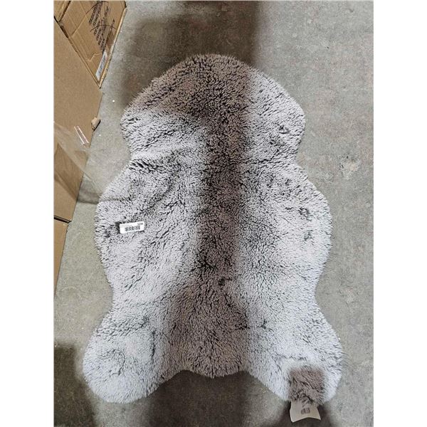 Faux Fur Floor Mat - 3'x2'