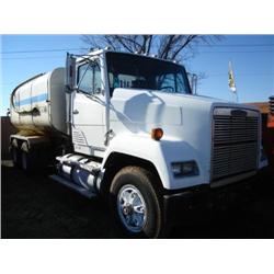 FREIGHTLINER WT33667 4,000 GALLON T/A WATER TRUCK, s/n 1FUPZSYB9KH442881