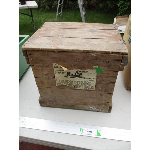 Vintage CO-OP Egg Crate w/Lid