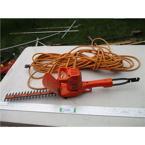 Black & Decker 13" Corded Hedge Trimmer w/100' Extension Cord (Outer Jacket has a Few Splits)