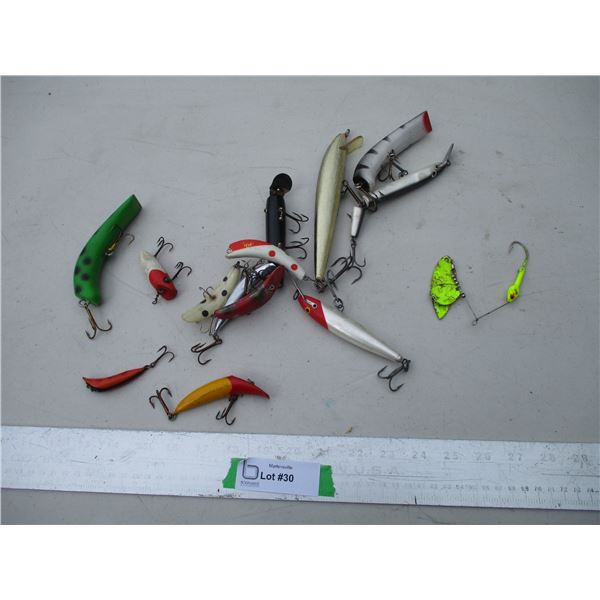 (14) Vintage Fishing Lures (Wooden, Plastic, Spinner)