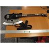 Image 1 : Sony PlayStation Kiss Edition Guitar Hero Guitar