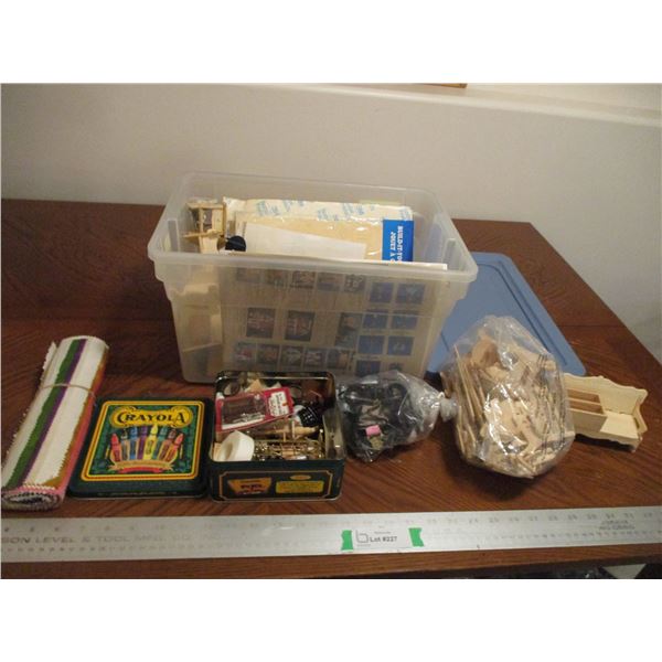 Vintage Doll House Furniture (Wooden & Plastic) w/Tote