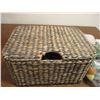 Image 4 : Wicker Basket w/Embroidery Floss/Yarn
