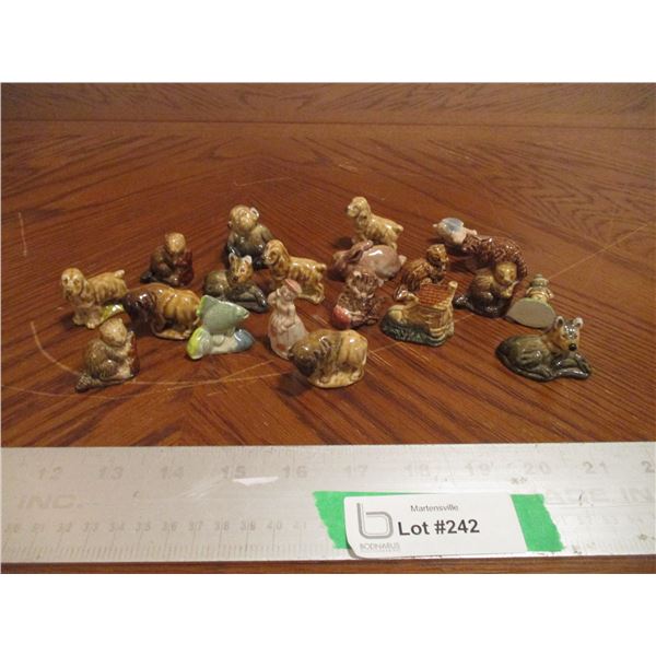 (20) Red Rose Tea Collectable Wade Figurines / Knick-Knacks (Some Damaged)