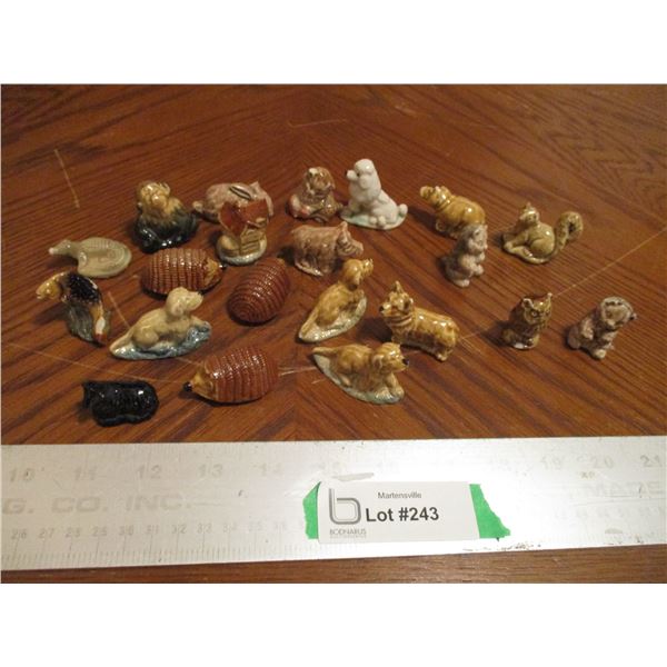 (20) Red Rose Tea Collectable Wade Figurines / Knick-Knacks (Some Damaged)