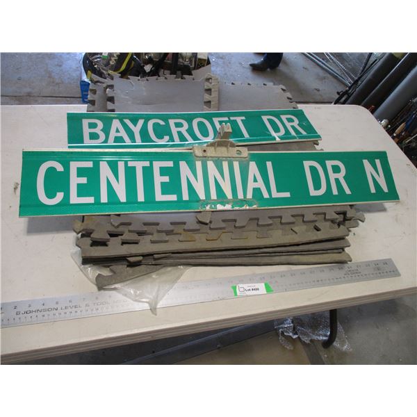 (7) Interlocking Foam Mats & (2) Street Signs