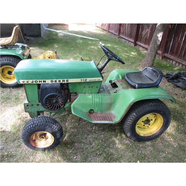 1973 John Deere 112 Garden Tractor (Not Running, For Parts)