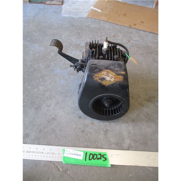 Antique Briggs & Stratton 4 Cycle Gasoline Motor w/Kick Start