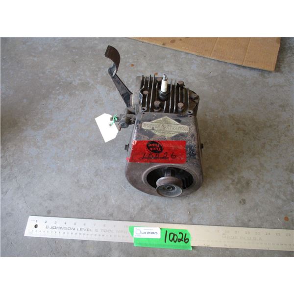 Antique Briggs & Stratton 4 Cycle Gasoline Motor w/Kick Start