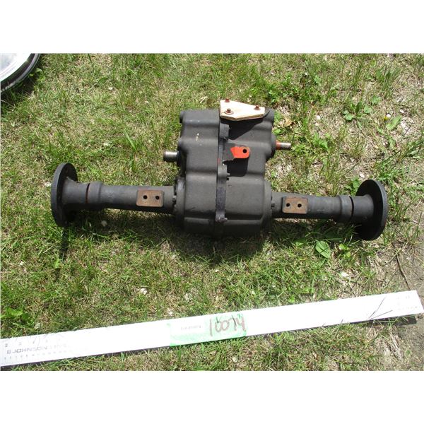 Hydrostatic Garden Tractor Rear Drive Axle (Originally Out of Case) #307042M, 27.5" Width