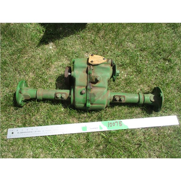 Hydrostatic Garden Tractor Rear Drive Axle (Originally Out of John Deere) #252840M, 29.5" Width