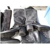 Image 5 : Tote w/(5 pr) Ladies Leather Boots/Shoes (Size 6.5)
