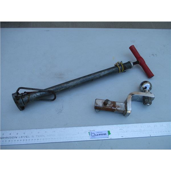 1 1/4  Hitch w/2  Ball & Manual Bicycle Tire Pump