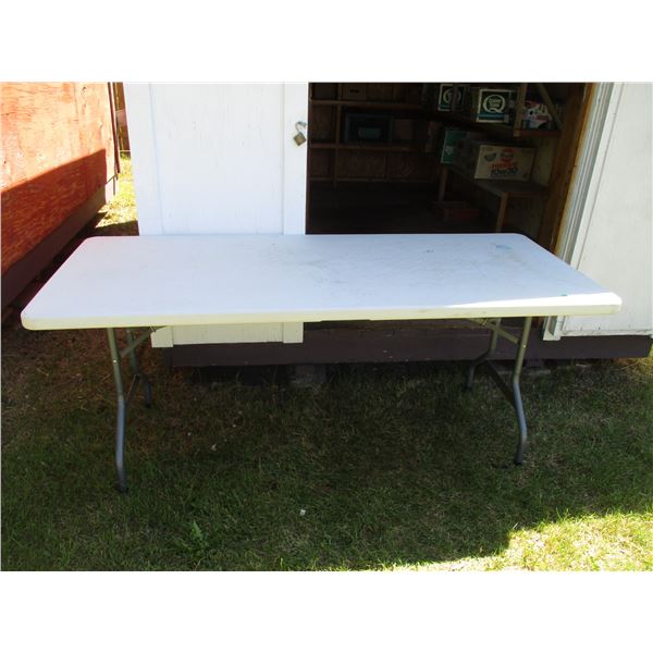Folding 6' Plastic Table