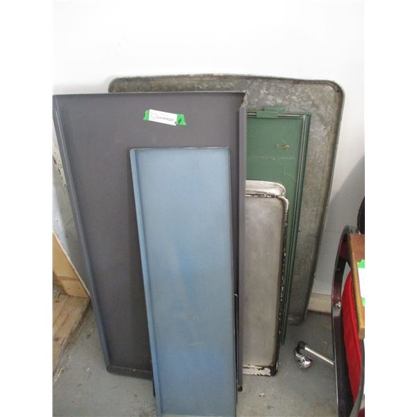 (8 pcs) Metal Shelving & Trays