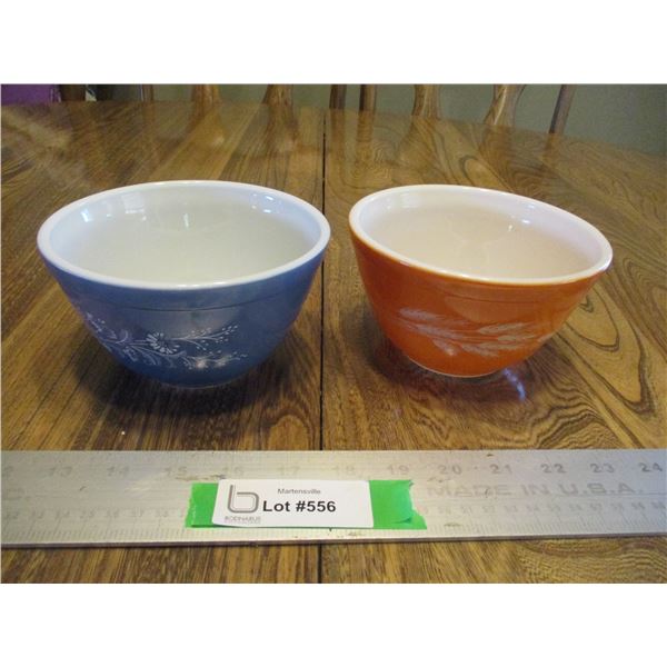 (2) Pyrex 750ml Bowls - Autumn Harvest Pattern & Blue Colonial Mist Pattern