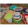 Image 3 : Various Kitchen Plastic Storage Containers of Varying Sizes