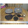 Image 1 : (2) Large Frying Pans & (3) Small Frying Pans