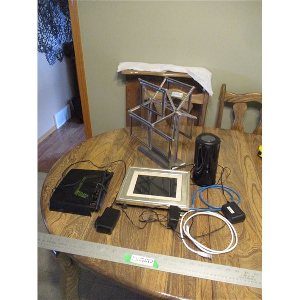 PanDigital Frame, Flip Picture Stand, Wireless Router