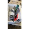 Image 3 : SMALL MANUAL WASHER AND BOX WITH KEYCHAINS, PINS ETC.