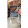 Image 2 : ZERO GRAVITY CHAIR AND FOLDING CHAIRS