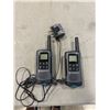 Image 1 : 2 MOTOROLA TALKABOUT T600 WALKIE TALKIES WITH DUAL CHARGER