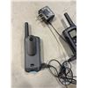 Image 3 : 2 MOTOROLA TALKABOUT T600 WALKIE TALKIES WITH DUAL CHARGER