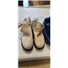 Image 2 : 3 PAIRS OF WOMENS BOOTS, SIZE 6-7