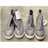 Image 2 : 3 PAIRS OF WOMENS BOOTS, SIZE 9