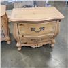 Image 2 : PULASKI FURNITURE PINE BOWED FRONT 2 DRAWER NIGHTSTANDS