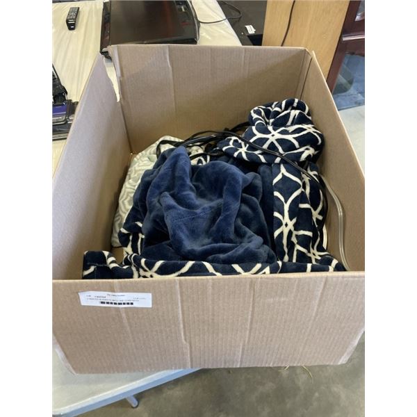 2 HEATED BLANKETS WITH ONE CORD BOTH WORKING