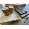 Image 1 : MANDOLIN AND BONGO DRUMS