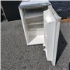 Image 3 : WHITE DANBY BAR FRIDGE