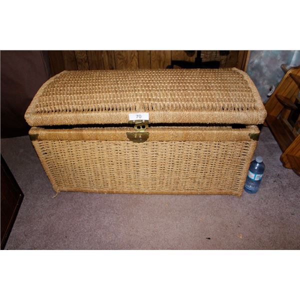 Set of 2 Nesting Lidded Wicker Baskets