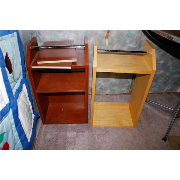 2 Wooden Shelven