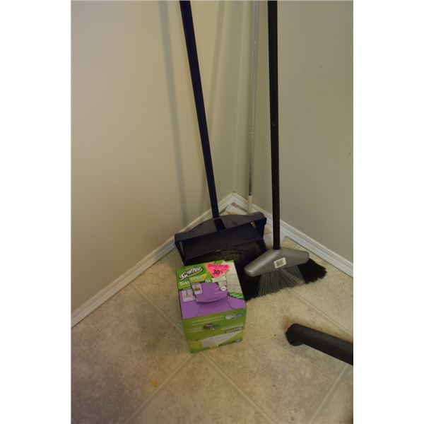 Misc Brooms-Swiffer Sweeper