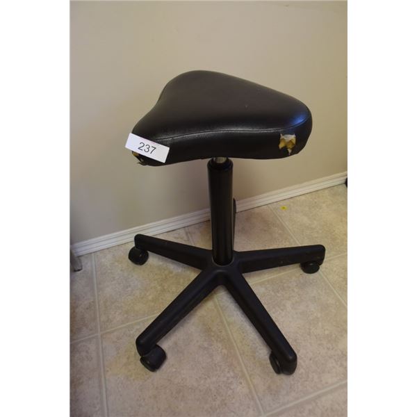 Adjustable Hydraulic Rolling Salon Stool