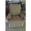 Image 1 : Reclining Cloth Chair in good condition
