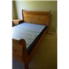 Image 1 : Queen Size Headboard Footboard & Side Table