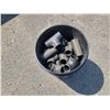 Image 2 : Bucket with contain
