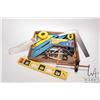 Image 1 : Tray lot of hand tools including 2 speed squares, small spirit level, adjustable squares, calibers e