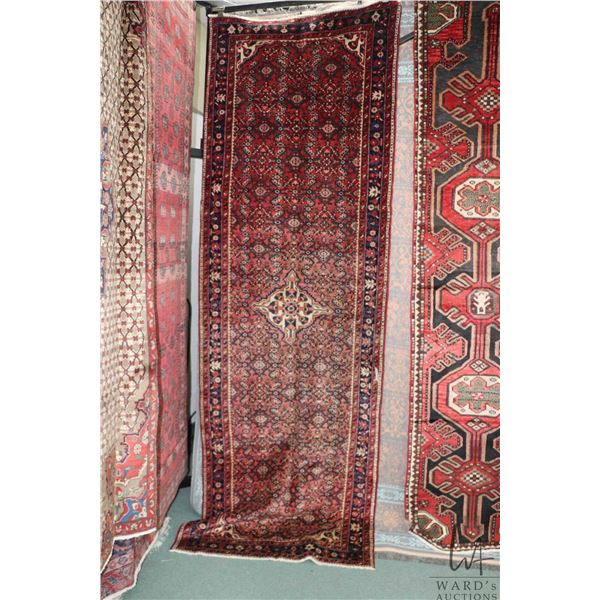 100% handmade Iranian wool carpet "Hamdan" with red background, center medallion and geometric patte