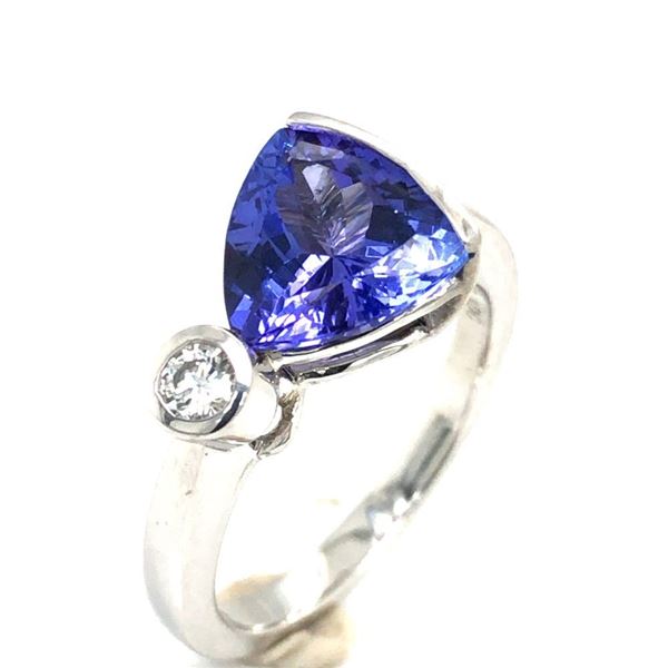Tanzanite and Diamond Ring