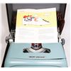Image 2 : VINTAGE ROBINS EGGS BLUE TYPEWRITER WITH CASE