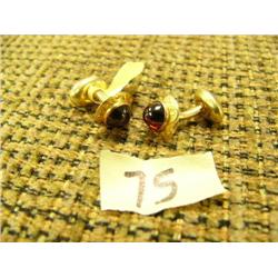 pair of 14K gold cufflinks, with reddish-brown stone (74)
