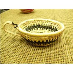 CHOICE ON 2: woven teacup by Flora Wassillie from Togiak - black (2)