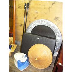 Lot of: trampoline, mat, Nordic sport poles, grass hat and humidifier (168)