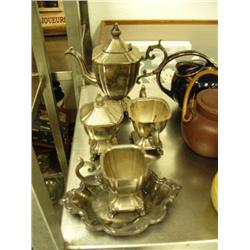 Lot of silver tea set: teapot, milk and 2 sugar pots and tray (168)