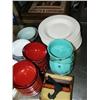 Image 3 : Lot of plates and bowls: crystal bowls and plates, white plates, turquoise bowls, oriental style bow